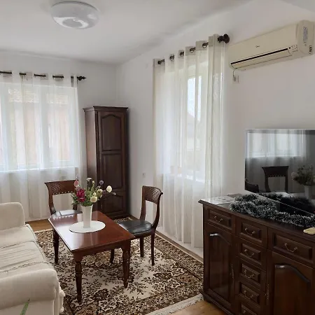 опера. стил и комфорт. идеален център. Apartment Varna