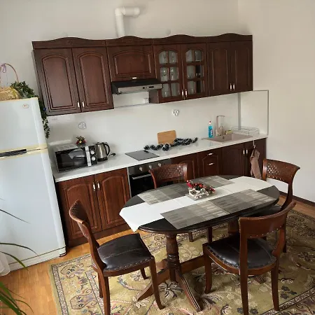 опера. стил и комфорт. идеален център. Apartamento Varna